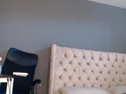 Khloe33 profile
